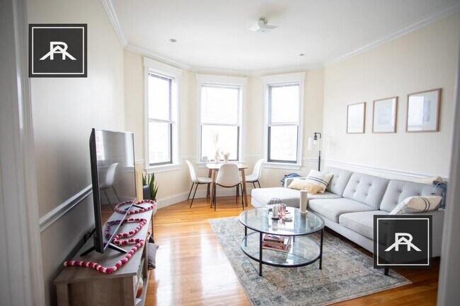 1338 Commonwealth Ave in Boston, MA - Building Photo - Building Photo