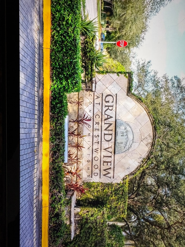 property at 900 Crestwood Ct S