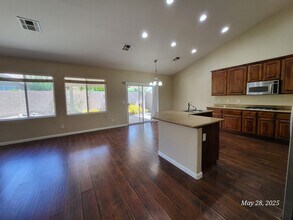 8672 Blakely Ct in Las Vegas, NV - Building Photo - Building Photo