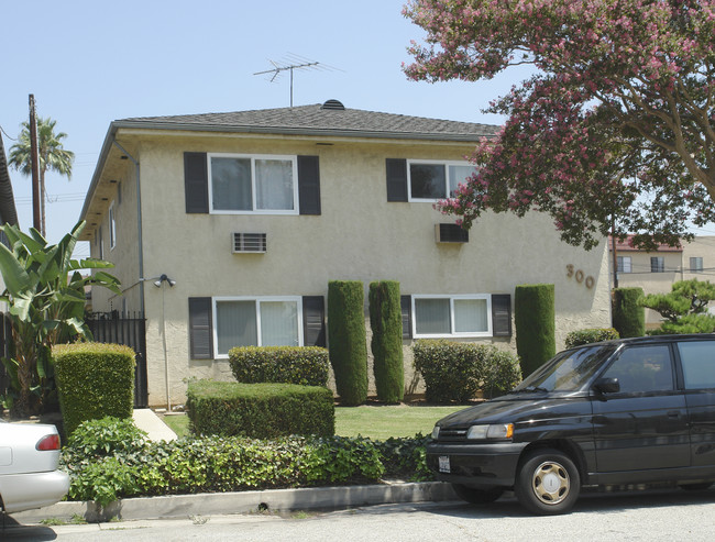 300 N 4th St in Alhambra, CA - Building Photo - Building Photo