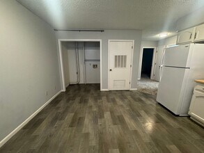 100 E Brasfield St in Smithville, MO - Building Photo - Building Photo