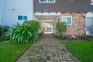 12012 Washington Pl in Los Angeles, CA - Building Photo