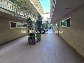 4045 E 3rd St in Long Beach, CA - Building Photo - Building Photo