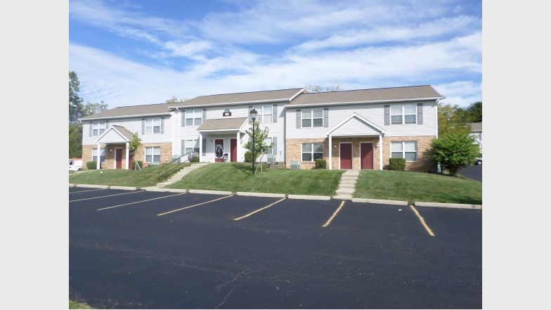 Whispering Pines Apartments in Bellefontaine, OH - Foto de edificio