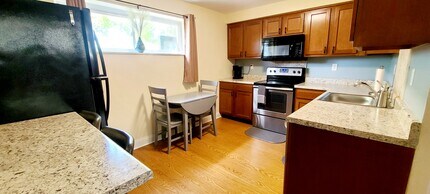 496 Lawnview Dr, Unit 496 Lawnview Dr Apt 3 in Morgantown, WV - Building Photo - Building Photo