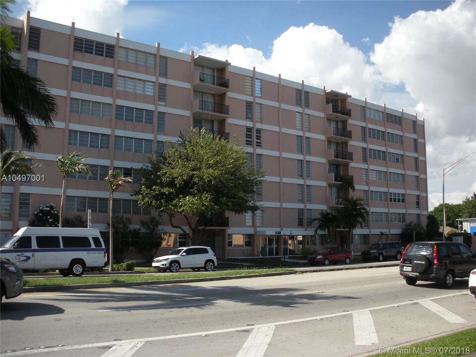 1400 SW 27th Ave-Unit -403 in Miami, FL - Building Photo