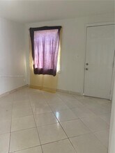 927 SW 9th Ave in Miami, FL - Building Photo - Building Photo
