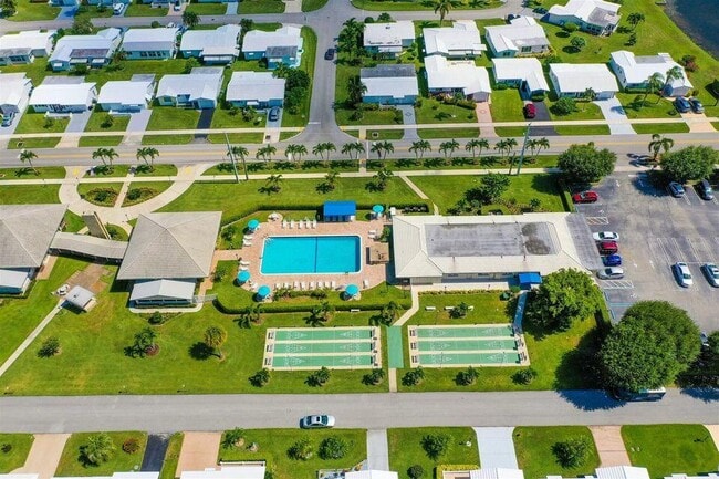 1112 Lake Terrace in Boynton Beach, FL - Building Photo - Building Photo