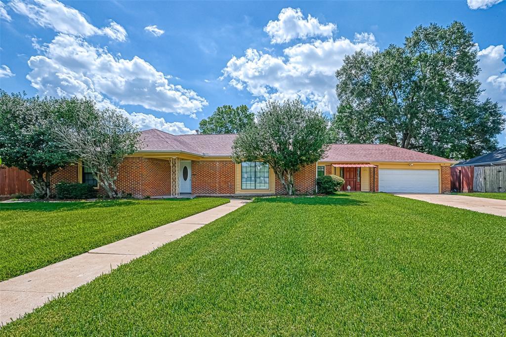 4701 Laurel St in Bellaire, TX - Building Photo