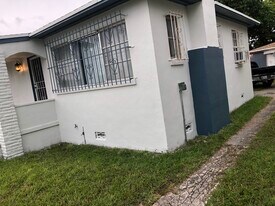 740 NW 31st St in Miami, FL - Building Photo