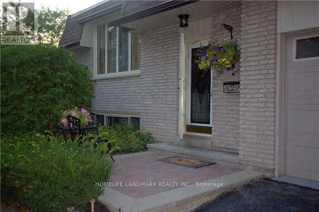 102 Beaverbrook Ct in Toronto, ON - Building Photo - Building Photo