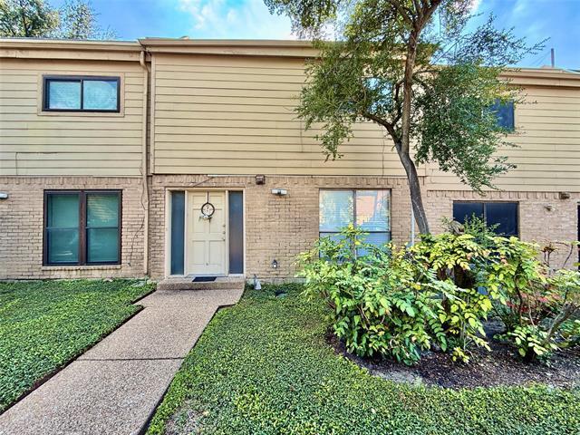 7031 Holly Hill Dr in Dallas, TX - Building Photo