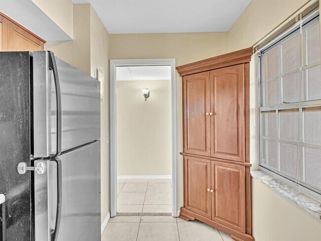 3150 N Palm Aire Dr, Unit 508 in Pompano Beach, FL - Foto de edificio - Building Photo