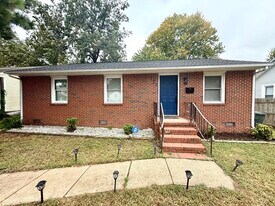 123 Poplar Ave in Newport News, VA - Building Photo