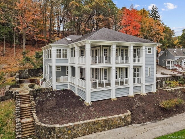 244 W Mt Airy Rd in Croton-on-Hudson, NY - Foto de edificio - Building Photo