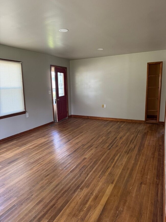 208 S Main Cross St in Bowling Green, MO - Building Photo - Building Photo
