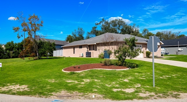 3467 Everett Ave in Spring Hill, FL - Building Photo - Building Photo