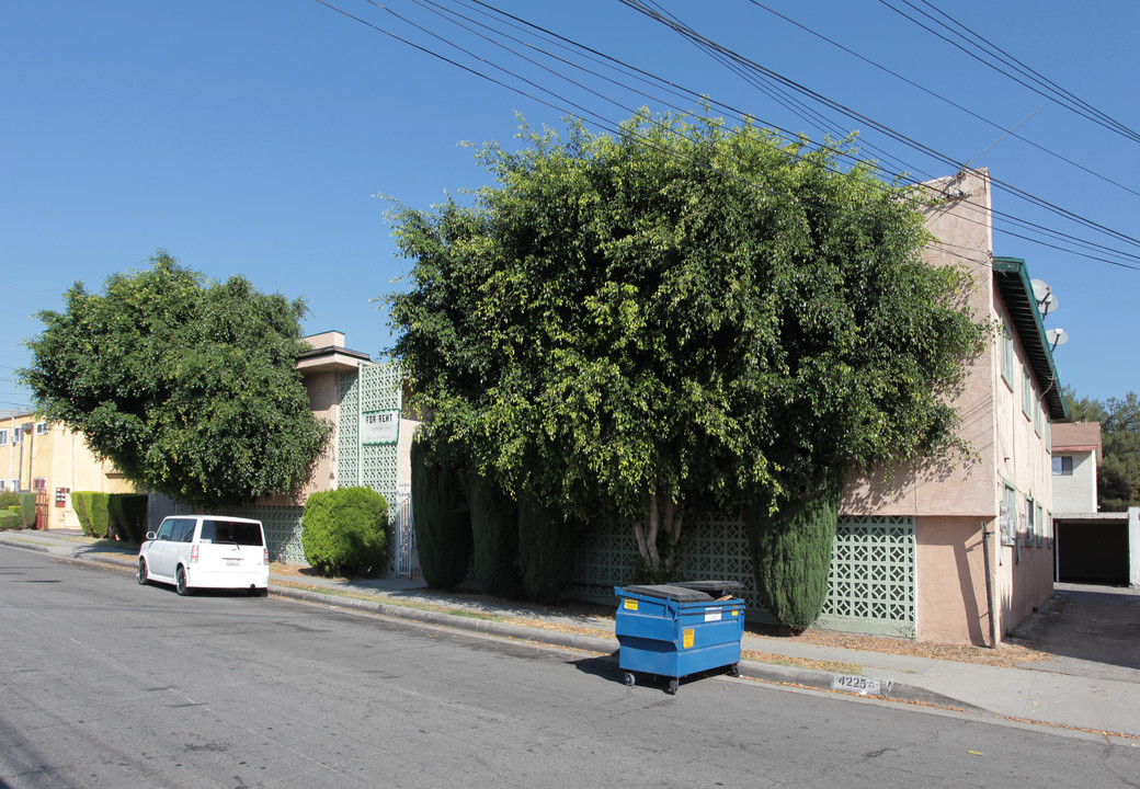 4221-4231 Walnut St in Bell, CA - Building Photo