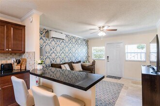 1724 37th St in West Palm Beach, FL - Building Photo - Building Photo