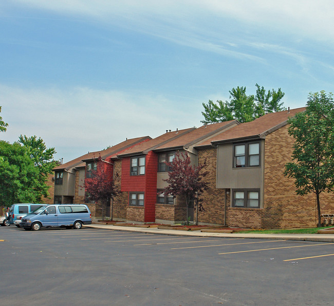 Indian Trail Apartments in Dayton, OH - Foto de edificio - Building Photo