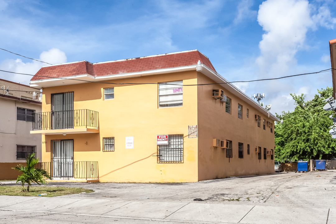 851 SW 3rd St in Miami, FL - Building Photo