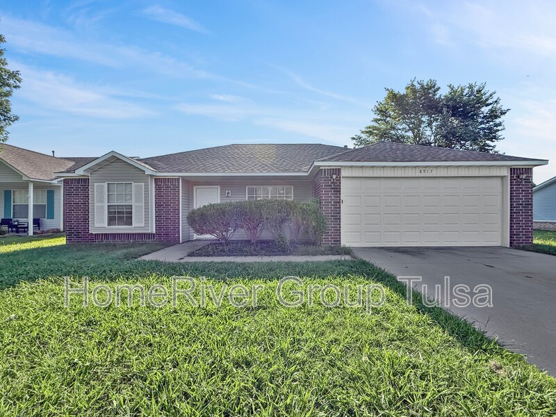 8917 N 148th E Ave in Owasso, OK - Building Photo