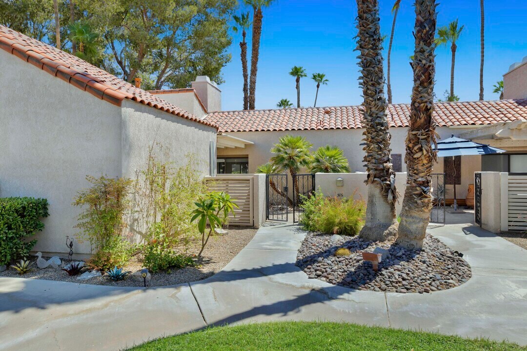 306 Forest Hills Dr in Rancho Mirage, CA - Building Photo