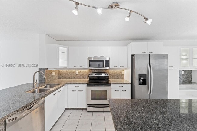 1120 W Lake St in Hollywood, FL - Building Photo - Building Photo