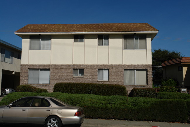 304 Richmond Dr in Millbrae, CA - Foto de edificio - Building Photo