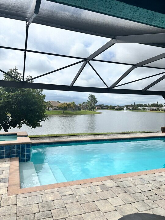 17410 Sterling Lake Dr in Ft. Myers, FL - Foto de edificio