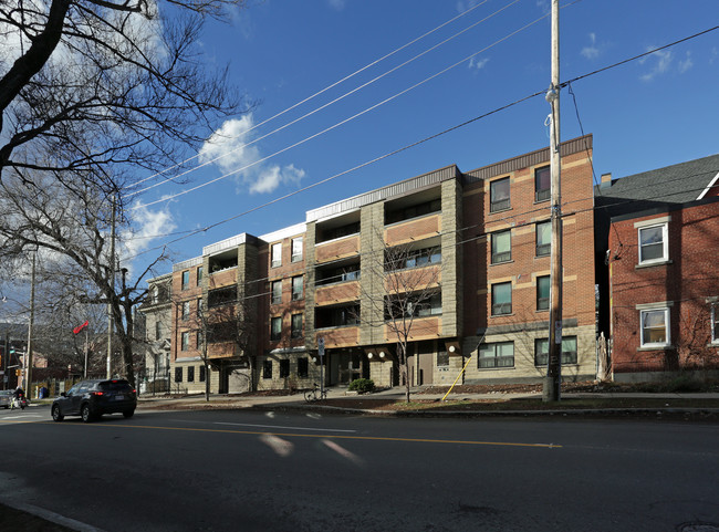 211 Laurier Ave E in Ottawa, ON - Building Photo - Primary Photo