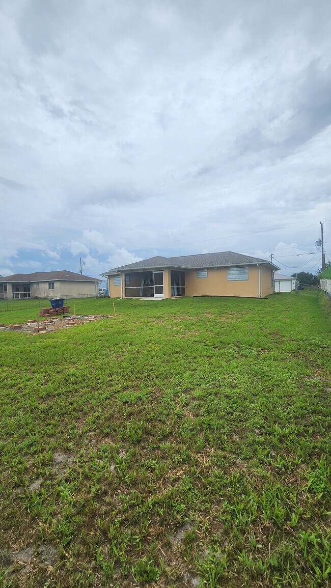 2714 69th St W in Lehigh Acres, FL - Building Photo - Building Photo