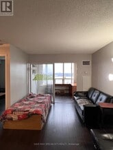 135 Hillcrest Ave in Mississauga, ON - Building Photo - Building Photo