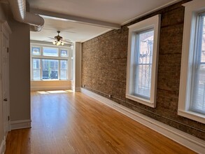 1746 W Beach Ave, Unit 1F in Chicago, IL - Building Photo - Building Photo