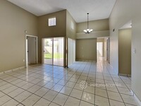 724 NW 122nd Passage in Miami, FL - Building Photo - Building Photo