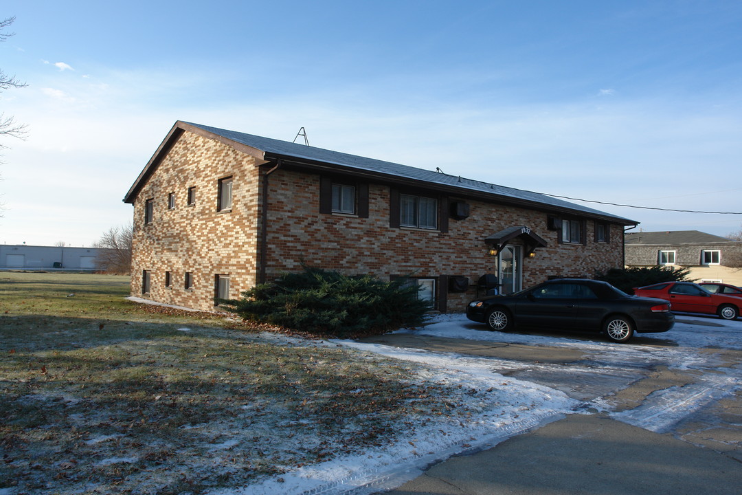 1937 W 1st St in Ankeny, IA - Building Photo