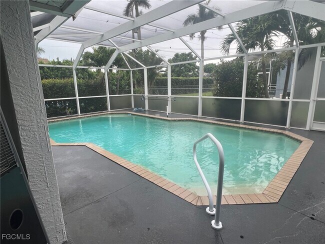 422 SE 19th St in Cape Coral, FL - Building Photo - Building Photo