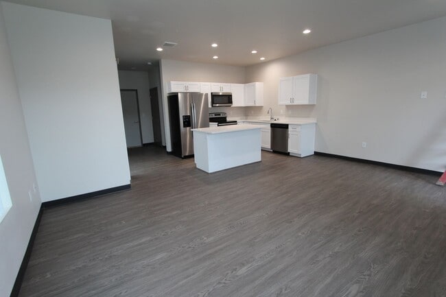 1035-1037 Greenfield Dr in Cheney, WA - Building Photo - Building Photo