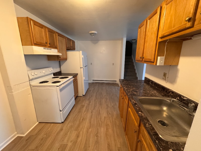 8 East St in New Milford, CT - Building Photo