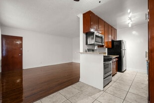 956 Wilcox Ave, Los Angeles in Los Angeles, CA - Building Photo