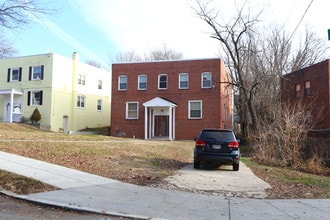 3220 28th St SE in Washington, DC - Building Photo - Building Photo