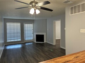 6108 Abrams Rd, Unit 306C in Dallas, TX - Foto de edificio - Building Photo