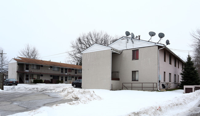 Eastwood Apartments in Niles, OH - Foto de edificio - Building Photo