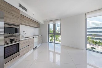 6620 Indian Creek Dr, Unit 405 in Miami Beach, FL - Foto de edificio - Building Photo