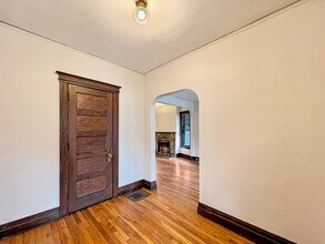 1029 Lakepointe St in Grosse Pointe Park, MI - Building Photo - Building Photo