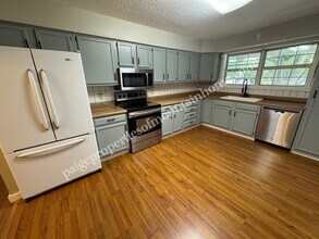 106 Parkview Dr in Mountain Home, AR - Building Photo - Building Photo