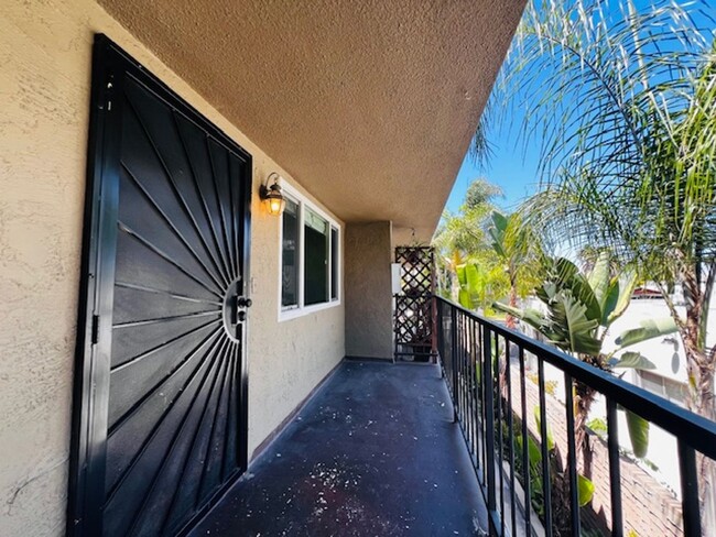 832 Redondo Ave