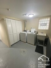 2118 N Avers Ave, Unit G in Chicago, IL - Building Photo - Building Photo