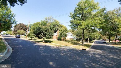 6415 Rockhurst Rd in Bethesda, MD - Foto de edificio - Building Photo