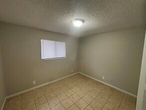 3839 NW Huntsboro St, Unit 101 in Lake City, FL - Building Photo - Building Photo